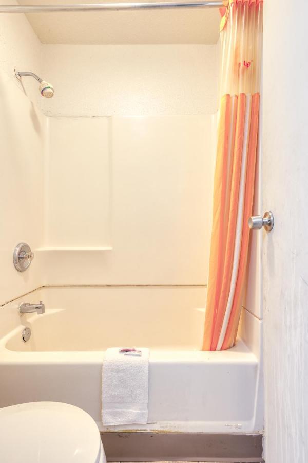 Oyo Hotel Tucson Downtown Bagian luar foto